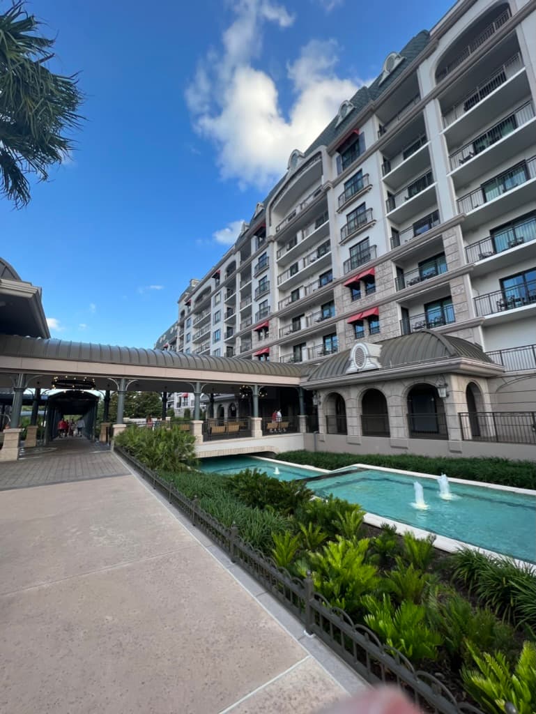 Riviera Resort Guide