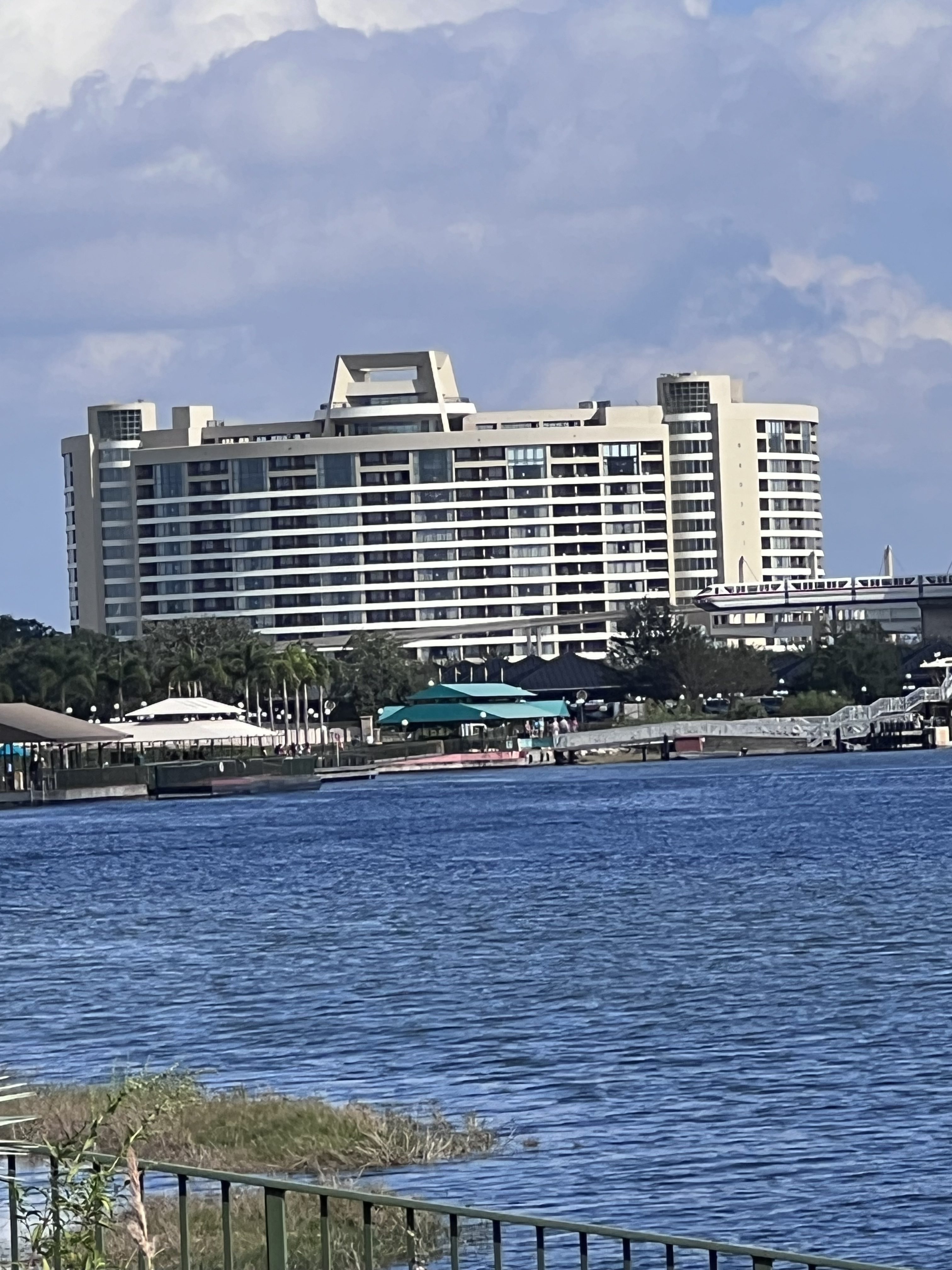 Bay Lake (Contemporary) January 11-12th $396